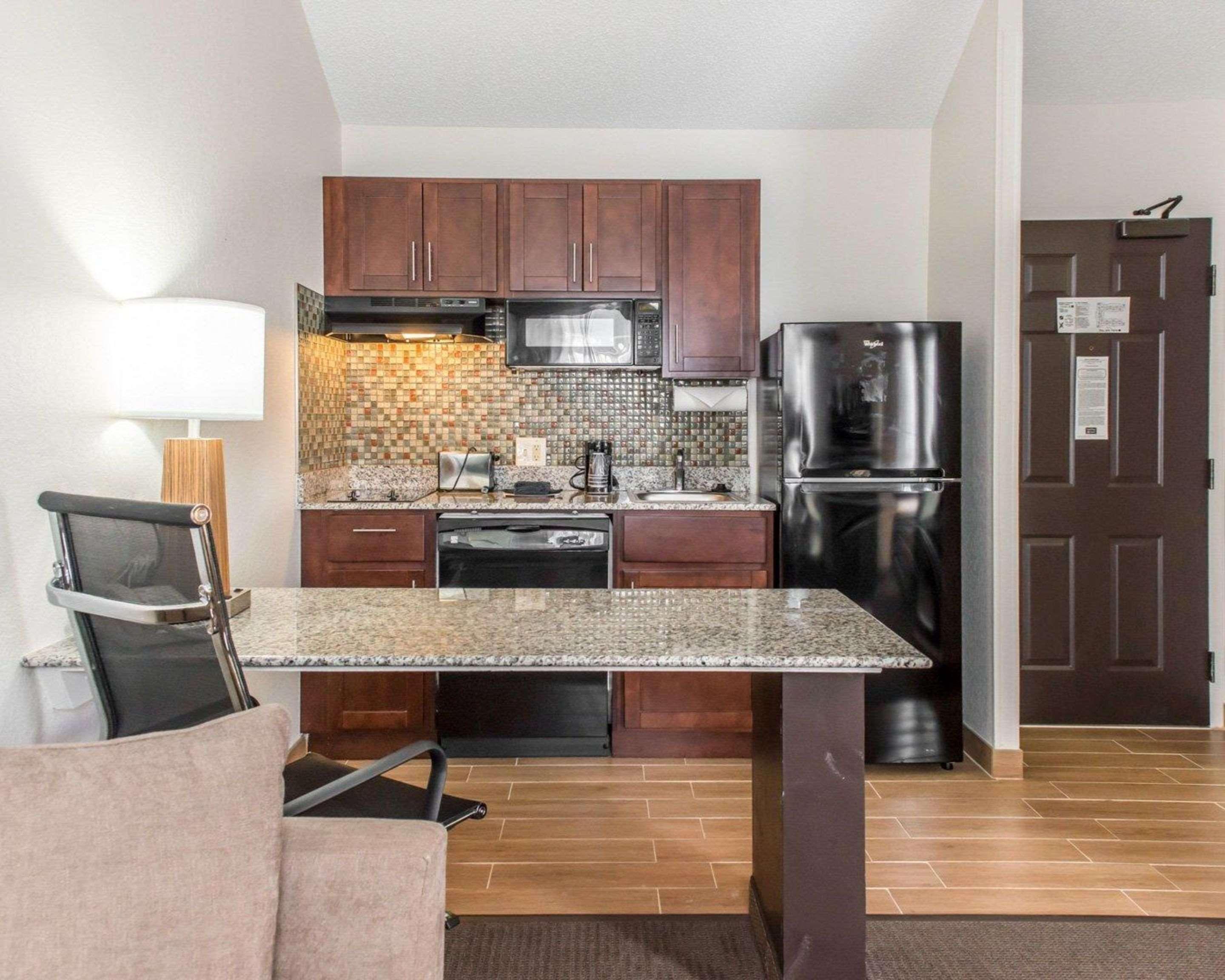 Mainstay Suites Pittsburgh Airport Robinson Township  Exterior photo